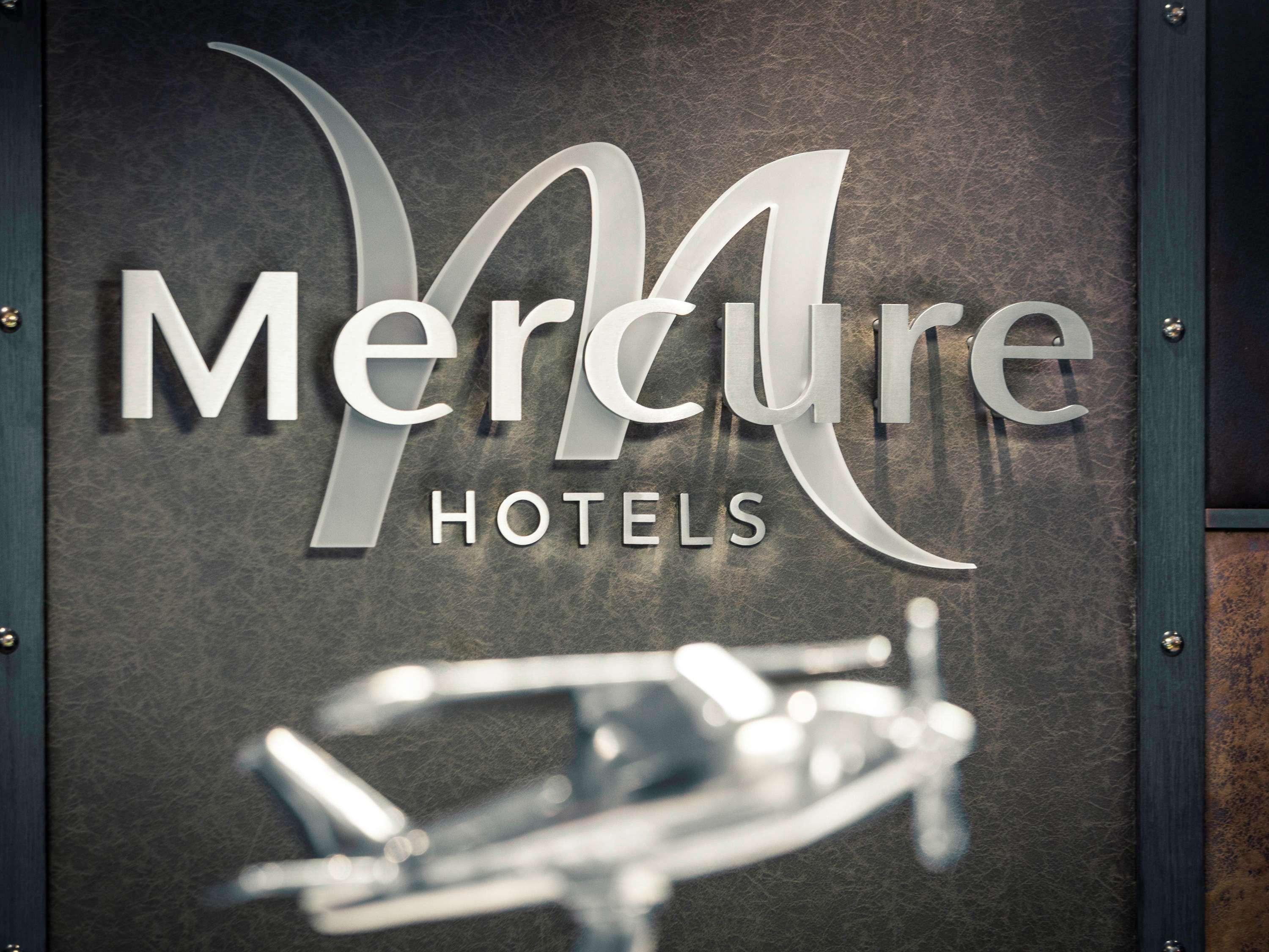 Mercure London Heathrow Airport Hotel Hillingdon Exterior photo